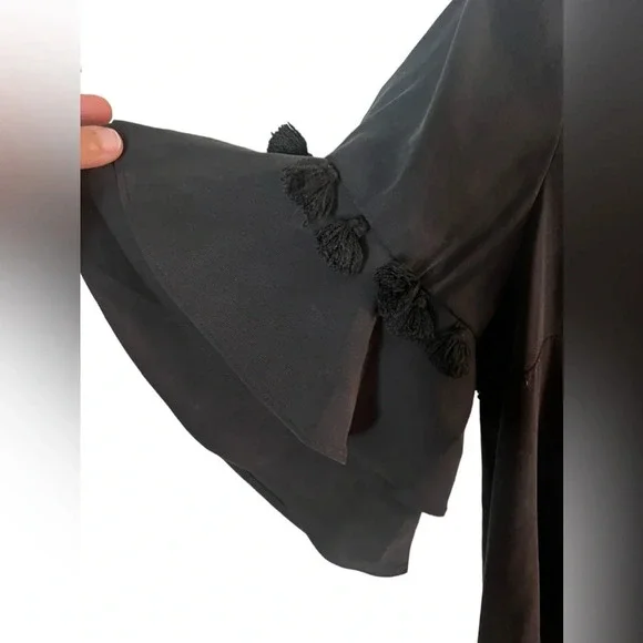 BCBgeneration black v neck shift with bell sleeves and tassels so pretty size xs - Picture 7 of 7